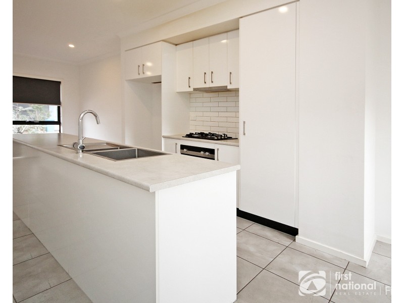 2 Randwick Lane, Clyde North VIC 3978