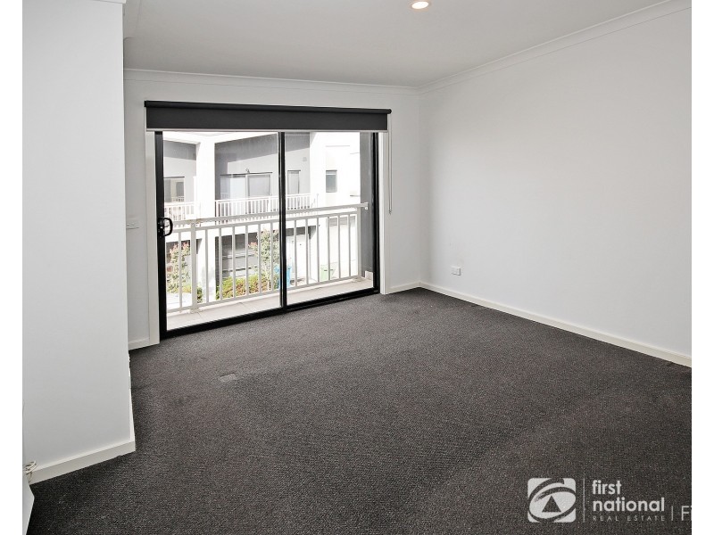 2 Randwick Lane, Clyde North VIC 3978