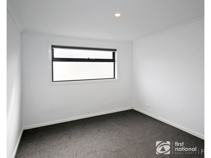 2 Randwick Lane, Clyde North VIC 3978