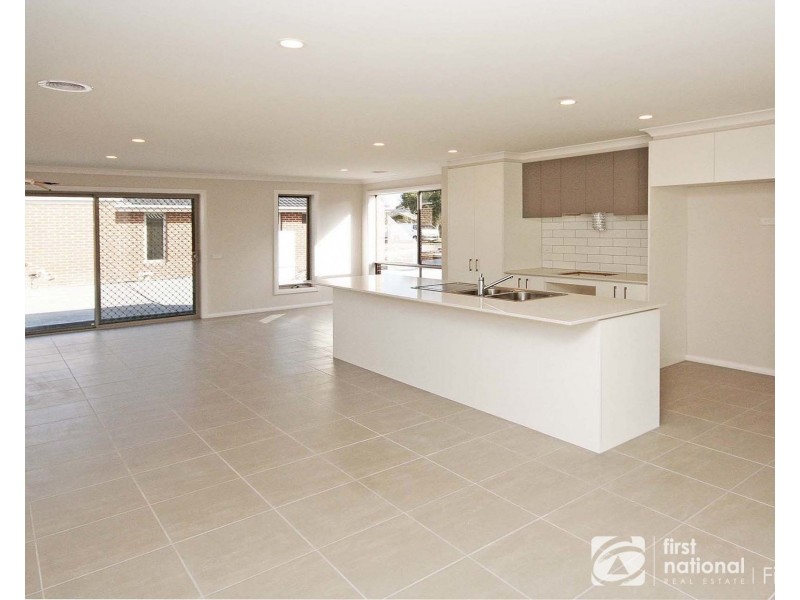 6/6-8 Walter Street, Cranbourne VIC 3977