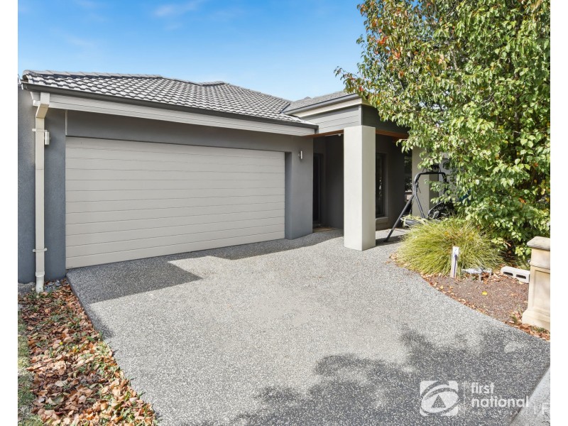 5 McFarlan Way, Cranbourne East VIC 3977