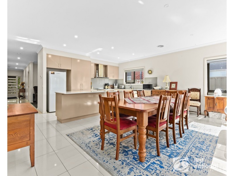 5 McFarlan Way, Cranbourne East VIC 3977