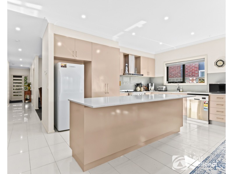 5 McFarlan Way, Cranbourne East VIC 3977