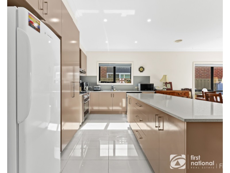 5 McFarlan Way, Cranbourne East VIC 3977