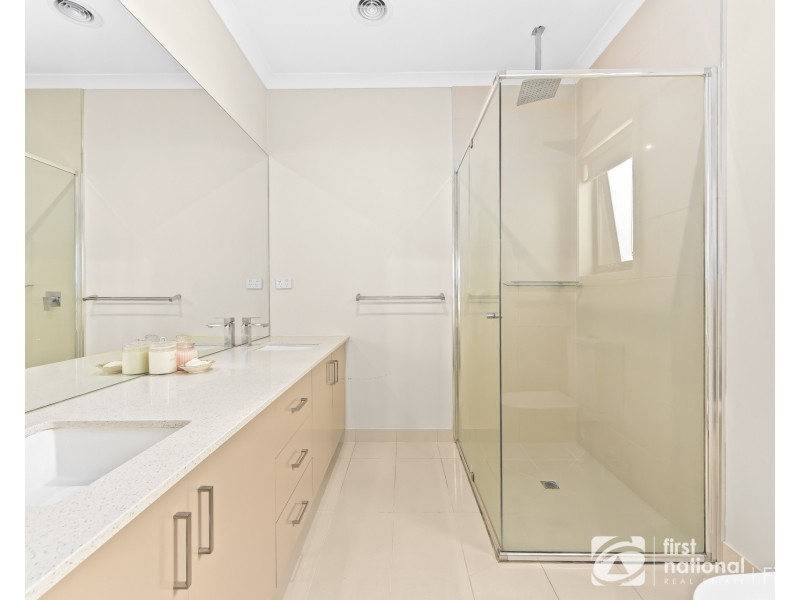 5 McFarlan Way, Cranbourne East VIC 3977