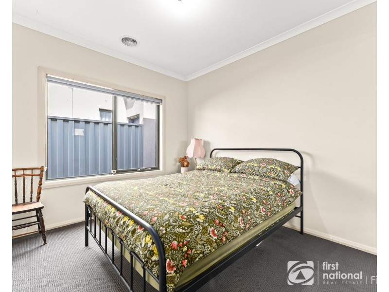 5 McFarlan Way, Cranbourne East VIC 3977