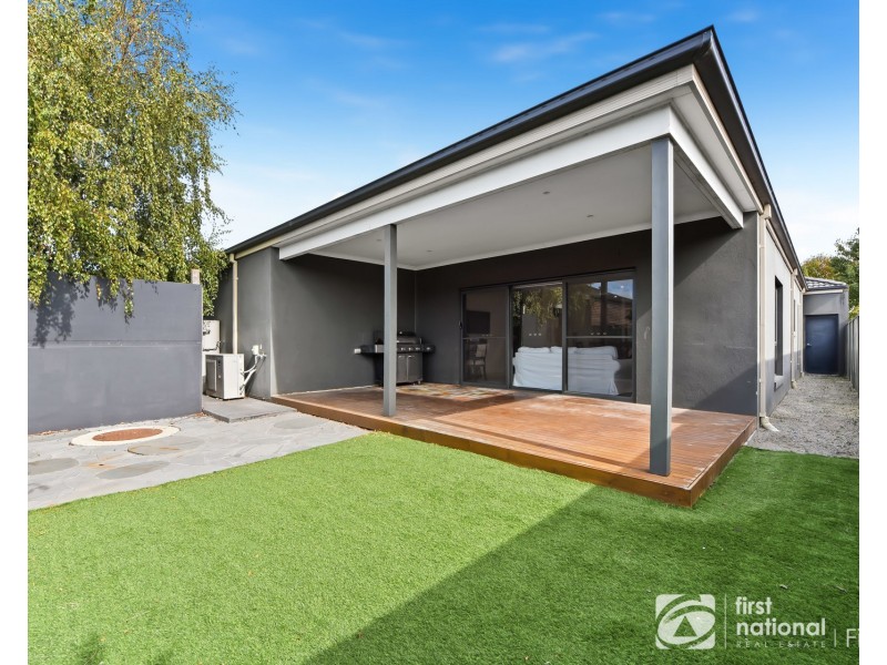 5 McFarlan Way, Cranbourne East VIC 3977