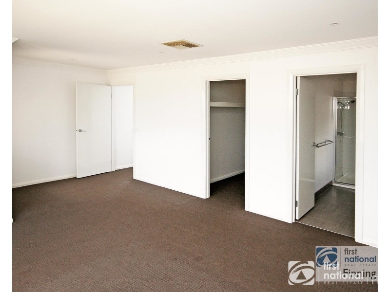No. 82 Thunderbolt Drive, Cranbourne East VIC 3977