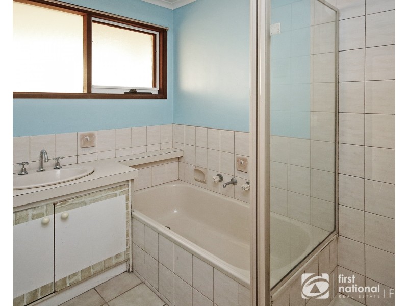 9 Courtenay Avenue, Cranbourne North VIC 3977