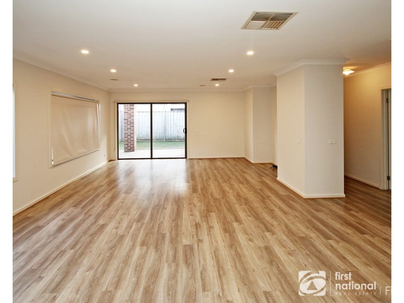 19 Tamarind Road, Cranbourne North VIC 3977