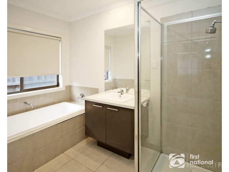 19 Tamarind Road, Cranbourne North VIC 3977