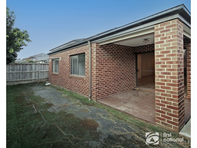 19 Tamarind Road, Cranbourne North VIC 3977