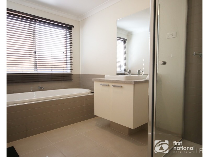 9 Annabella Street, Cranbourne East VIC 3977