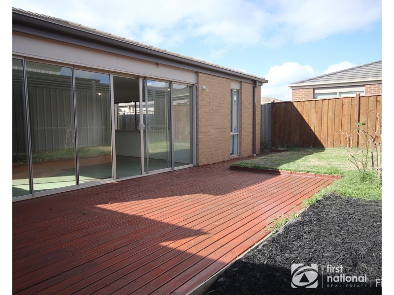 9 Annabella Street, Cranbourne East VIC 3977