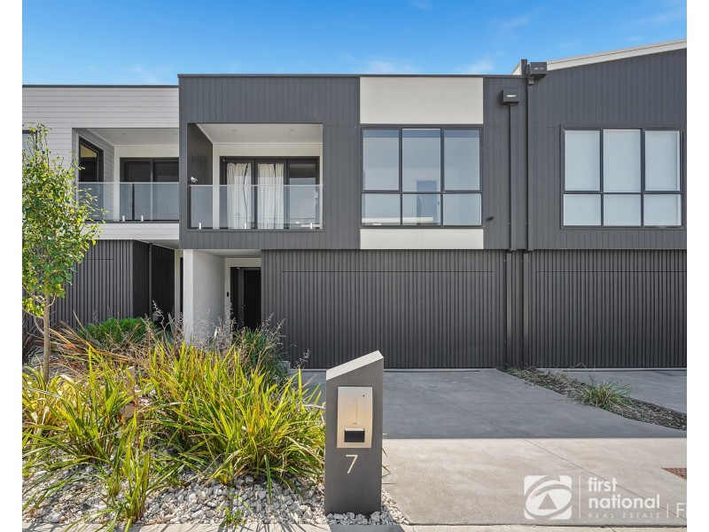 7 Savoy Grove, Cranbourne North VIC 3977