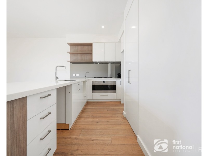 7 Savoy Grove, Cranbourne North VIC 3977