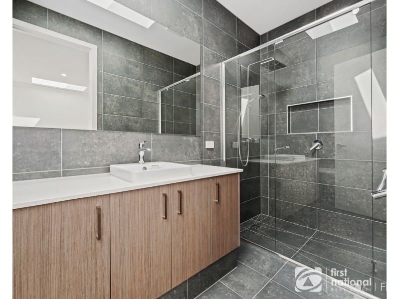 7 Savoy Grove, Cranbourne North VIC 3977