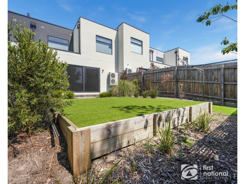 7 Savoy Grove, Cranbourne North VIC 3977