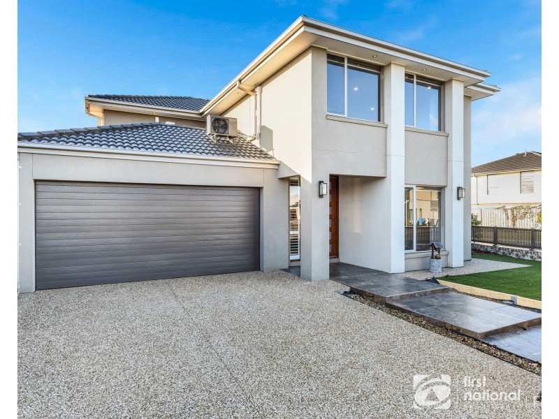 33 Pitfield Avenue, Cranbourne East VIC 3977