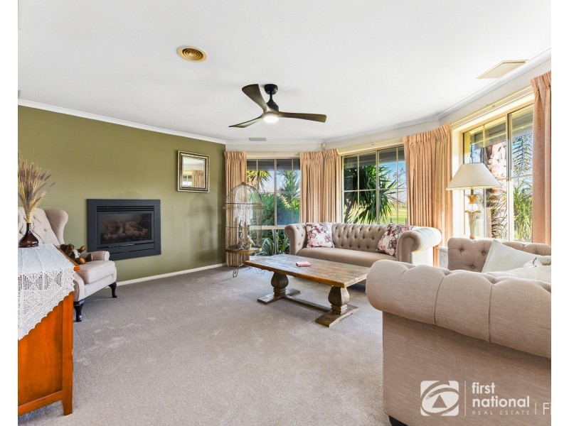 4 Sherwood Road, Narre Warren South VIC 3805