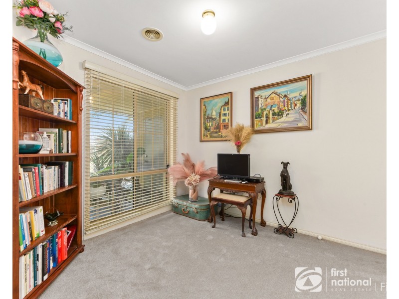 4 Sherwood Road, Narre Warren South VIC 3805