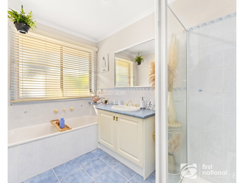 4 Sherwood Road, Narre Warren South VIC 3805