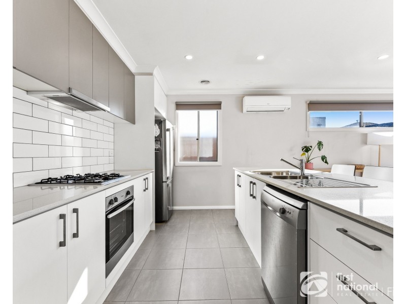 2/6-8 Walter Street, Cranbourne VIC 3977