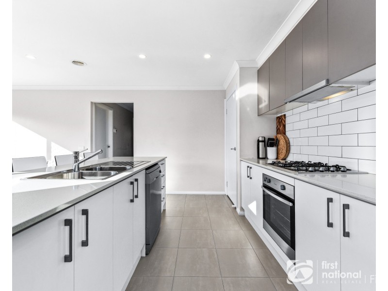 2/6-8 Walter Street, Cranbourne VIC 3977