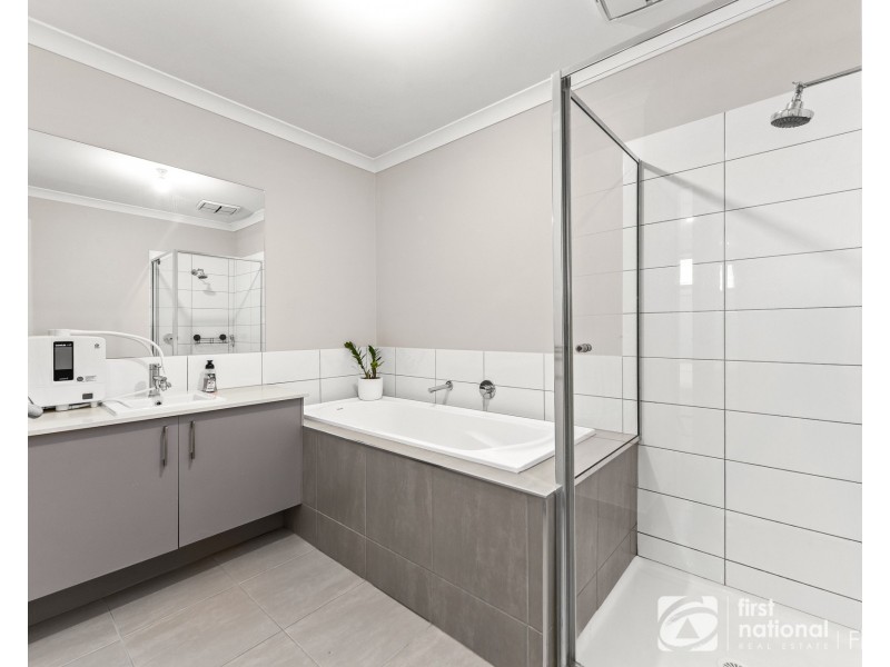 2/6-8 Walter Street, Cranbourne VIC 3977