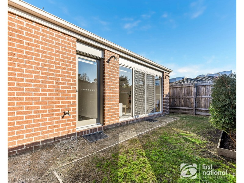 2/6-8 Walter Street, Cranbourne VIC 3977