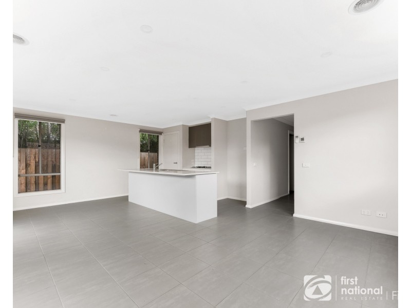 4/6-8 Walter Street, Cranbourne VIC 3977