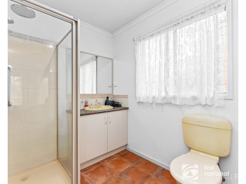 32 Raffindale Crescent, Cranbourne West VIC 3977