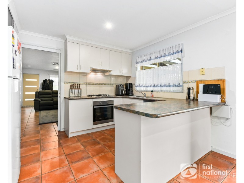 32 Raffindale Crescent, Cranbourne West VIC 3977