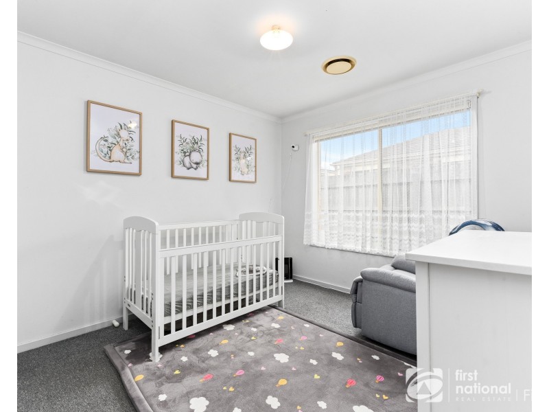 32 Raffindale Crescent, Cranbourne West VIC 3977