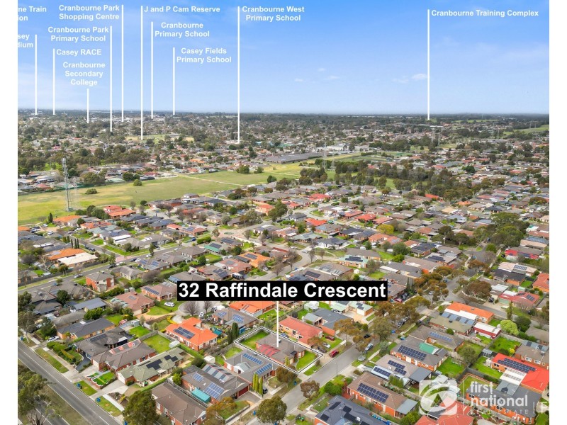 32 Raffindale Crescent, Cranbourne West VIC 3977