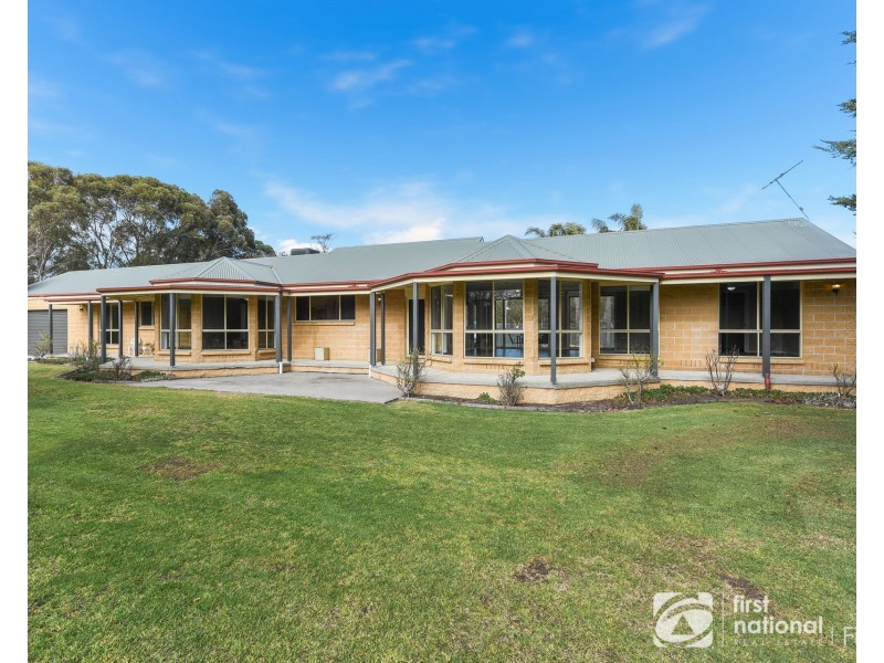 13 Fairway Court, Pakenham VIC 3810