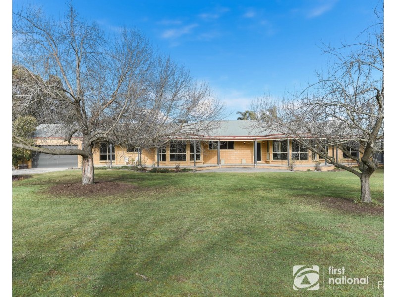 13 Fairway Court, Pakenham VIC 3810