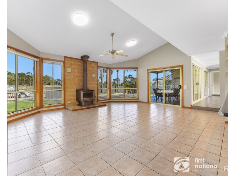 13 Fairway Court, Pakenham VIC 3810