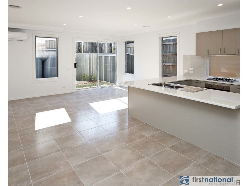 3/2 Mundaring Drive, Cranbourne VIC 3977