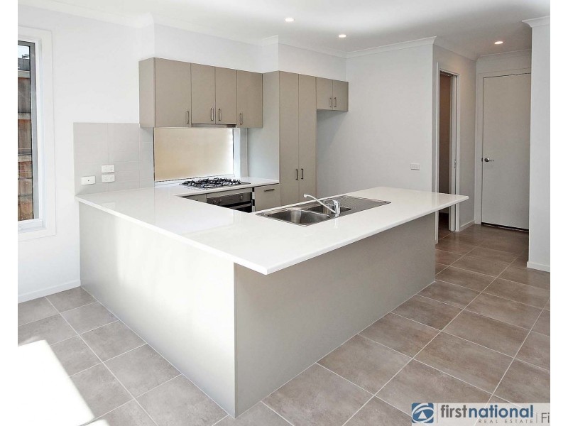 3/2 Mundaring Drive, Cranbourne VIC 3977