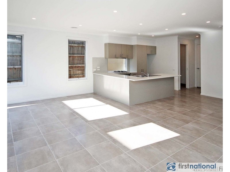 3/2 Mundaring Drive, Cranbourne VIC 3977