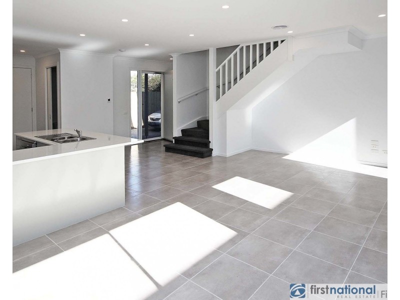 3/2 Mundaring Drive, Cranbourne VIC 3977