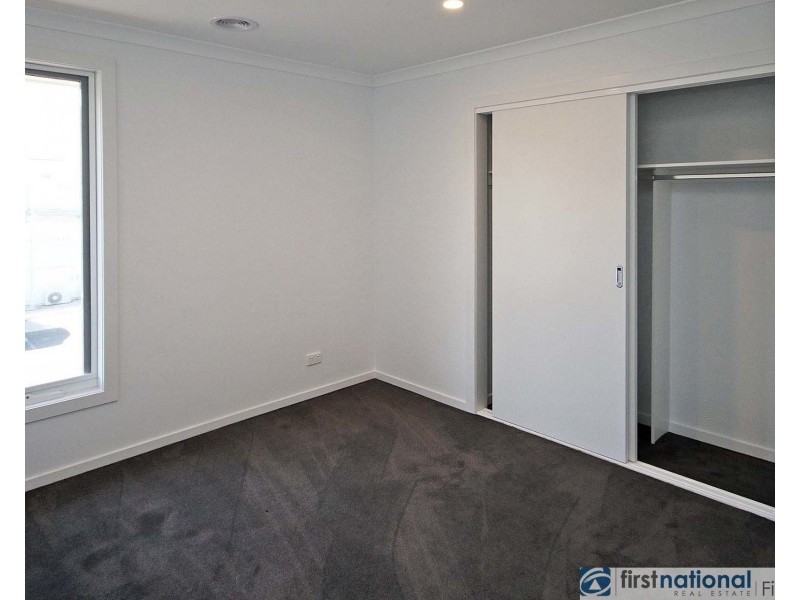 3/2 Mundaring Drive, Cranbourne VIC 3977
