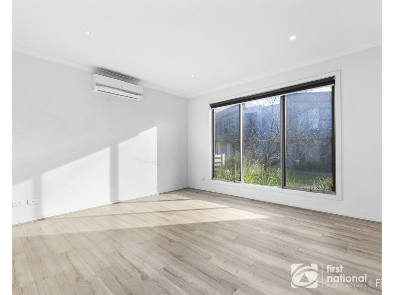 14 Nanea Path, Cranbourne VIC 3977