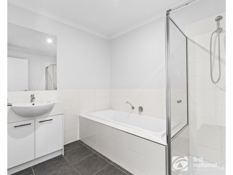 14 Nanea Path, Cranbourne VIC 3977
