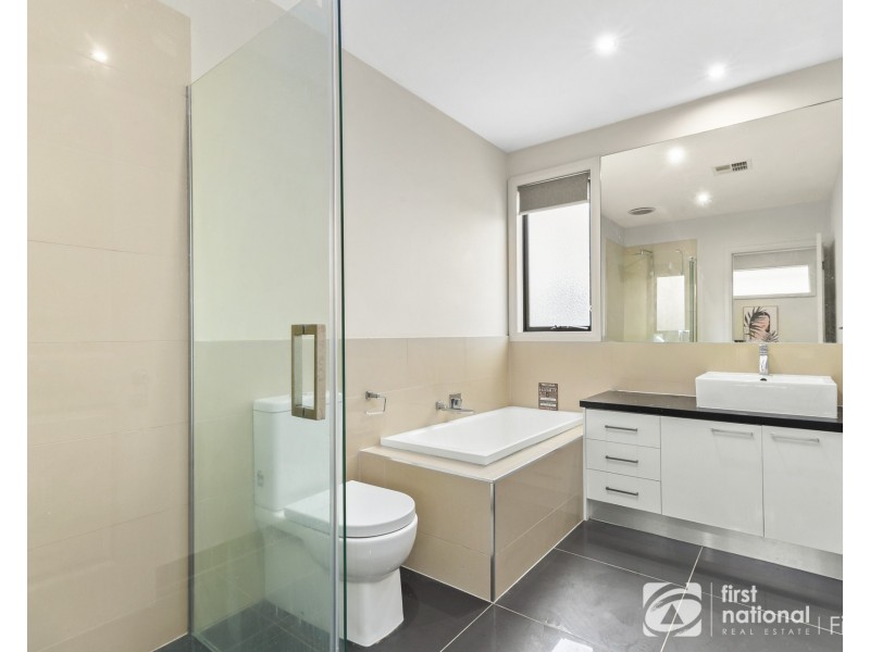 22 Mickleham Drive, Cranbourne North VIC 3977