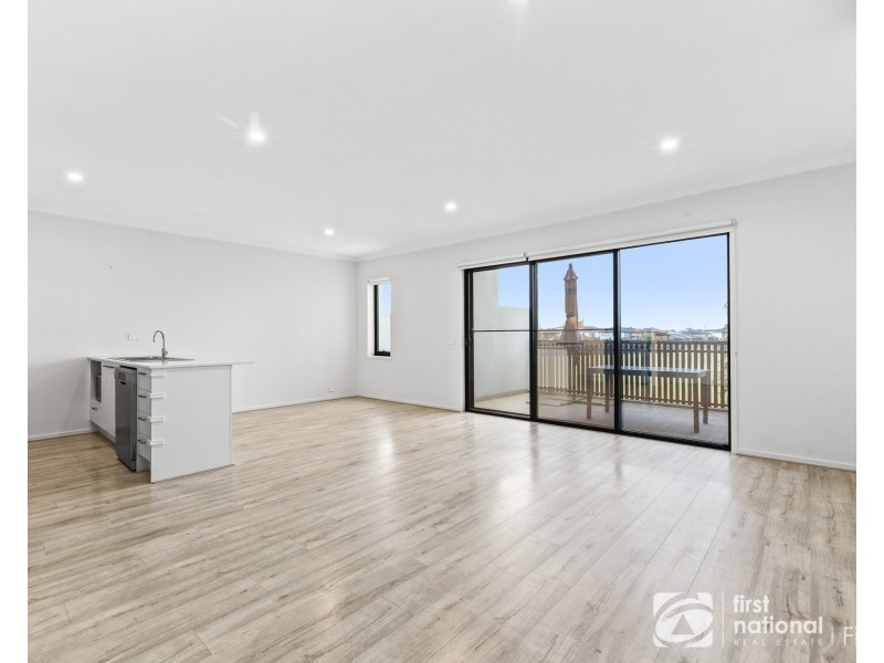 15 Hibiya Way, Clyde North VIC 3978