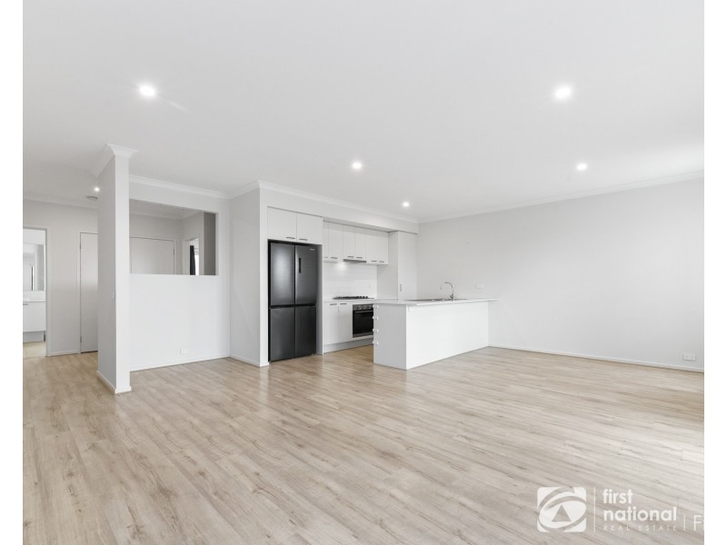 15 Hibiya Way, Clyde North VIC 3978