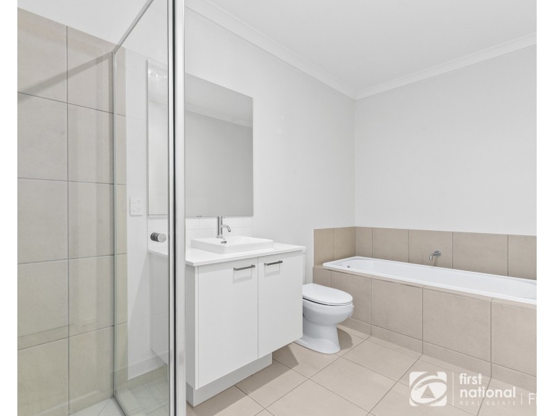 15 Hibiya Way, Clyde North VIC 3978