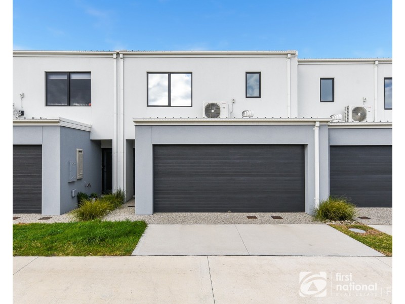 15 Hibiya Way, Clyde North VIC 3978